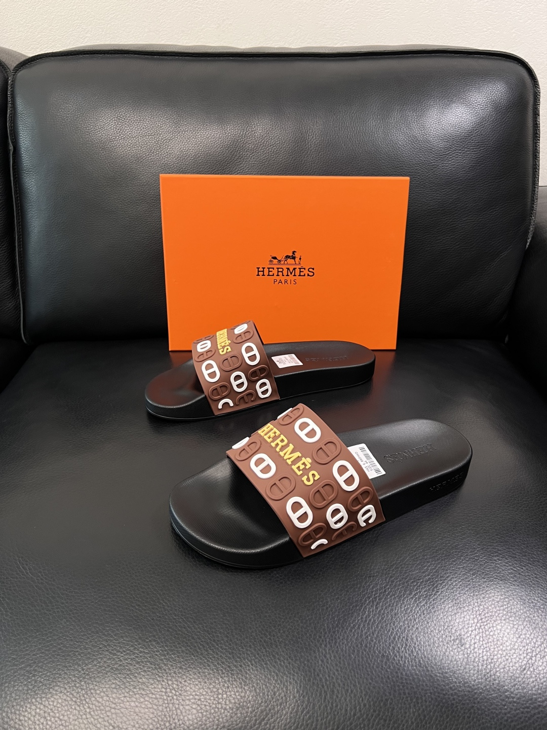 Hermes  高品质  顶级工艺品  爱马仕 拖鞋专柜同步发售原厂配置，意大利进口原版面料，高品质拼接