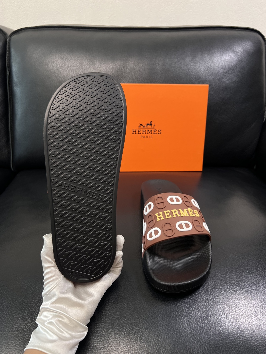 Hermes  高品质  顶级工艺品  爱马仕 拖鞋专柜同步发售原厂配置，意大利进口原版面料，高品质拼接