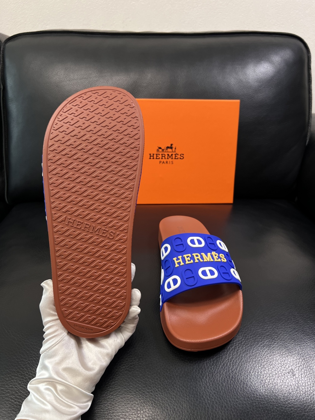 Hermes  高品质  顶级工艺品  爱马仕 拖鞋专柜同步发售原厂配置，意大利进口原版面料，高品质拼接