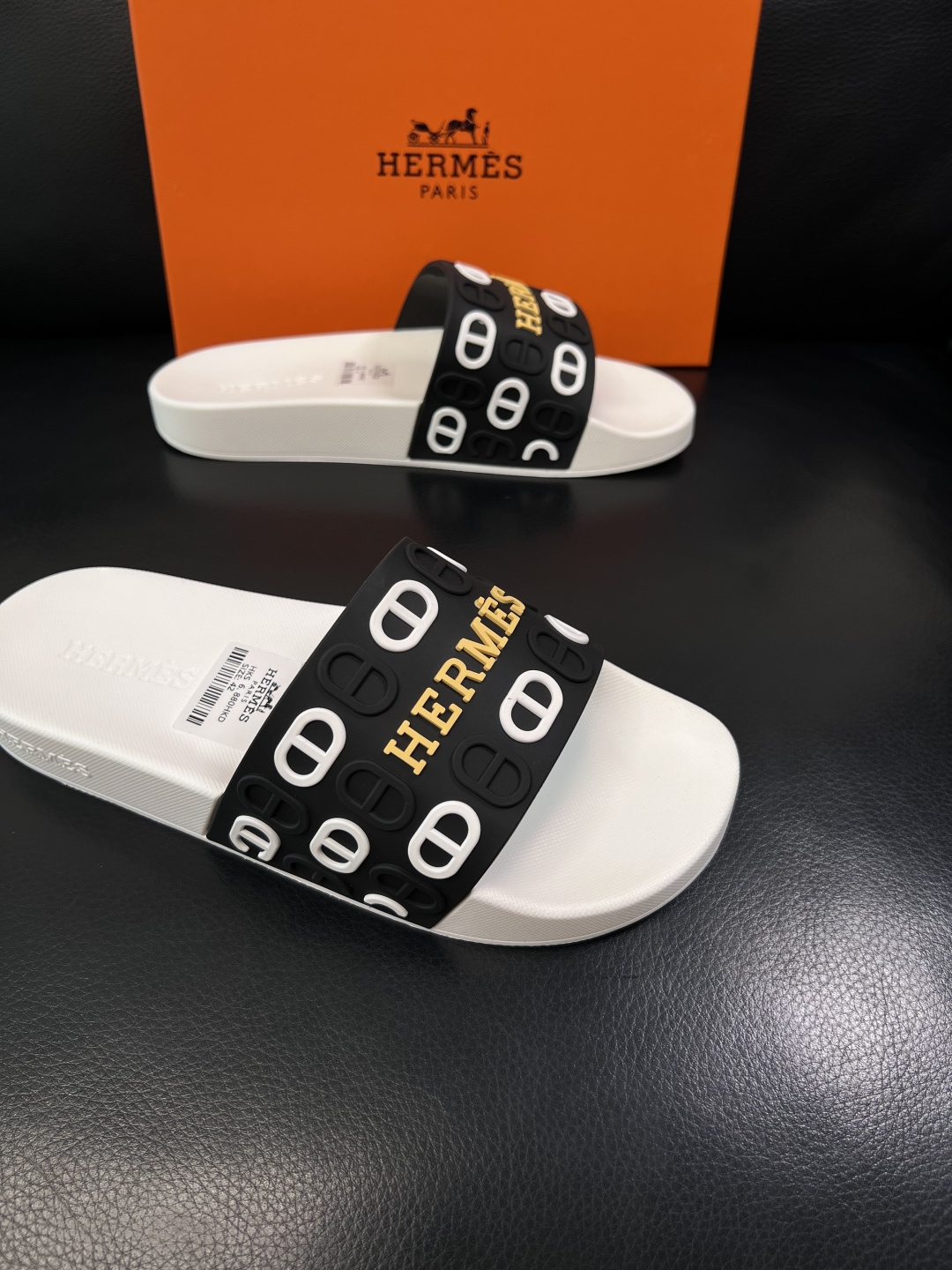 Hermes  高品质  顶级工艺品  爱马仕 拖鞋专柜同步发售原厂配置，意大利进口原版面料，高品质拼接