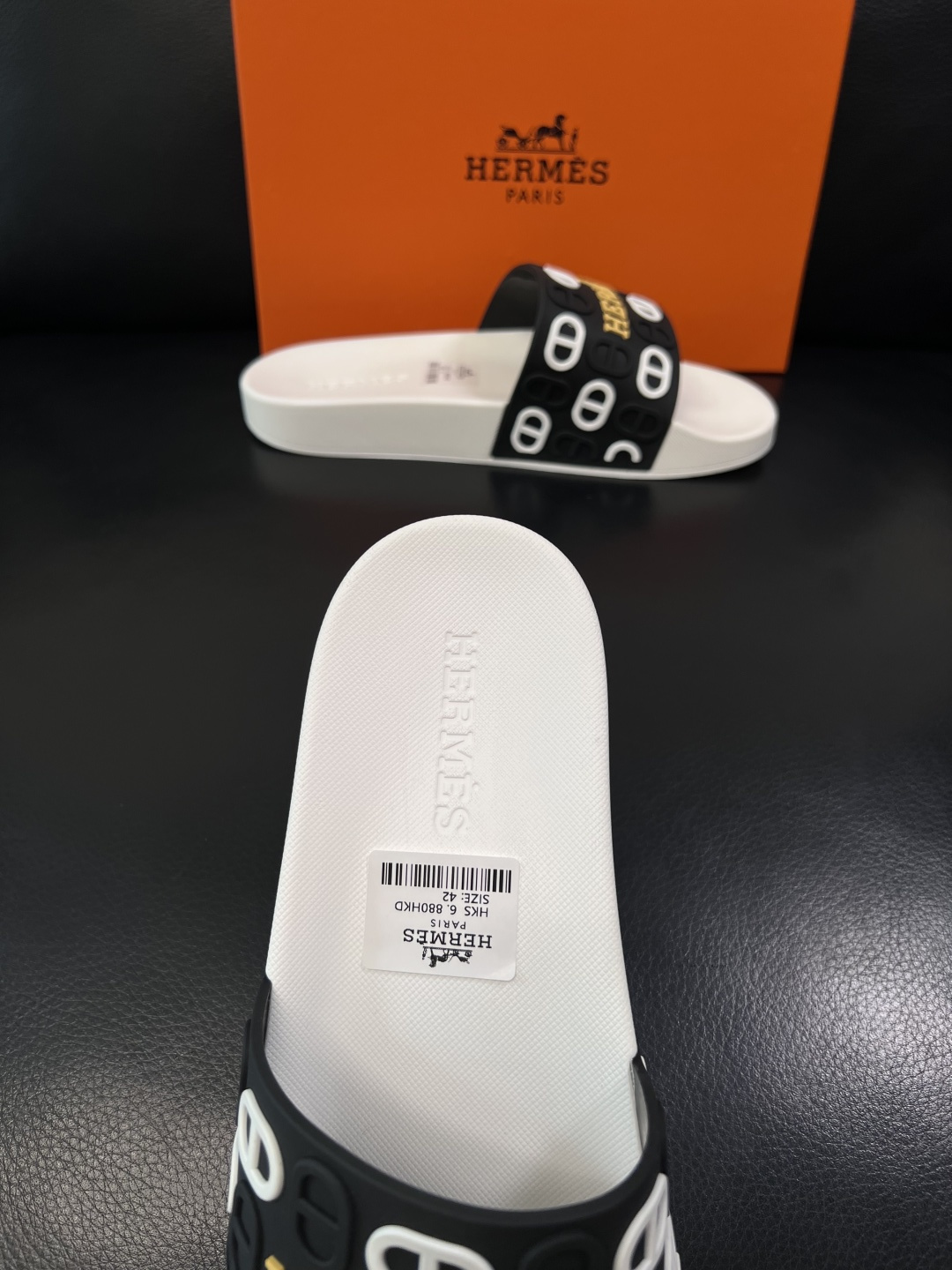 Hermes  高品质  顶级工艺品  爱马仕 拖鞋专柜同步发售原厂配置，意大利进口原版面料，高品质拼接