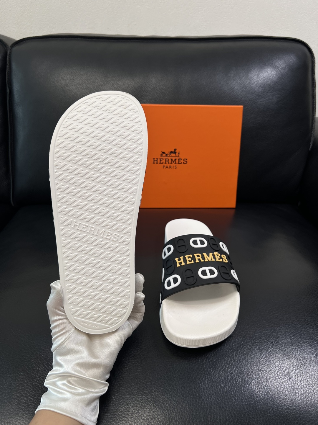 Hermes  高品质  顶级工艺品  爱马仕 拖鞋专柜同步发售原厂配置，意大利进口原版面料，高品质拼接