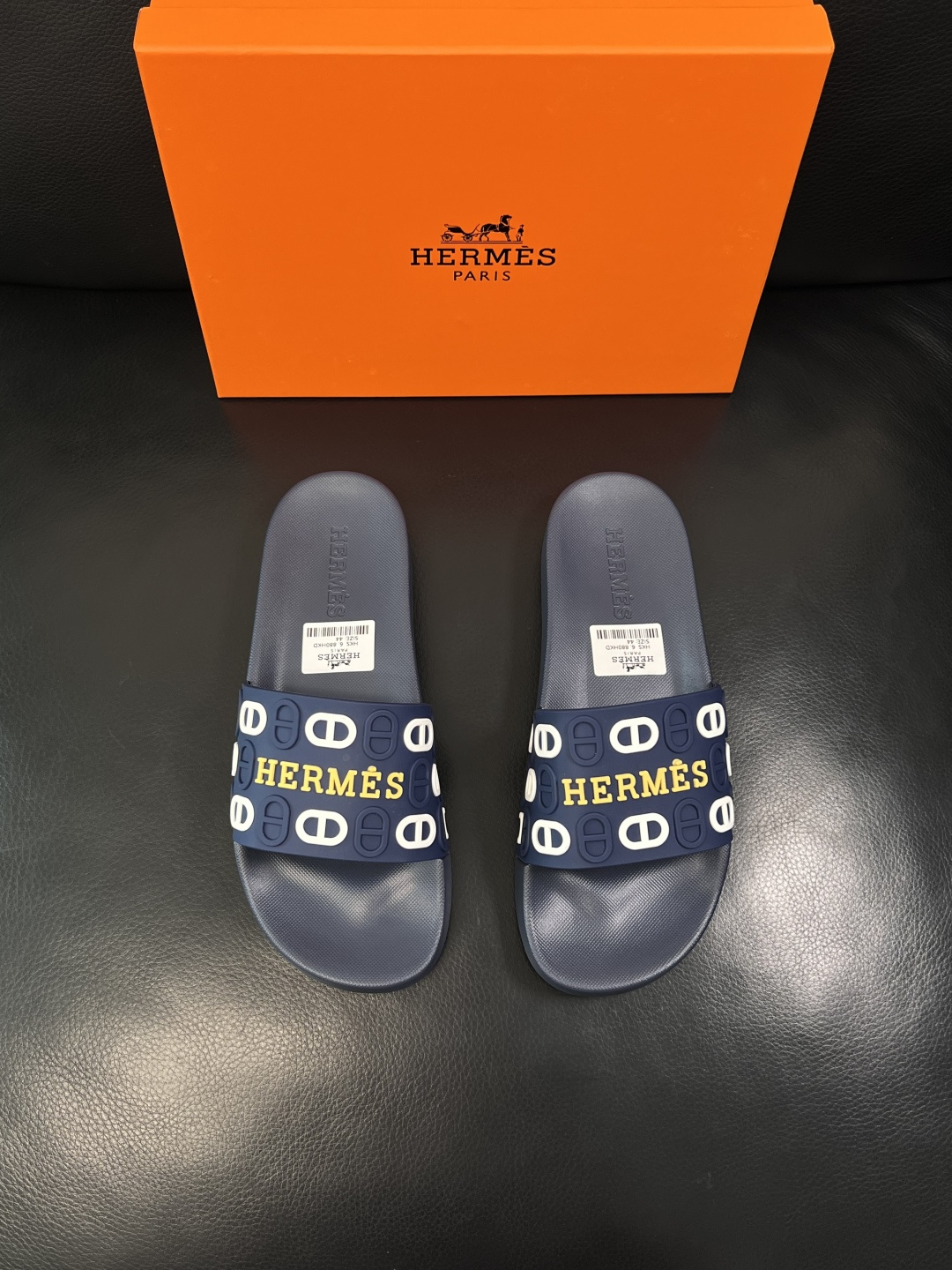Hermes  高品质  顶级工艺品  爱马仕 拖鞋专柜同步发售原厂配置，意大利进口原版面料，高品质拼接