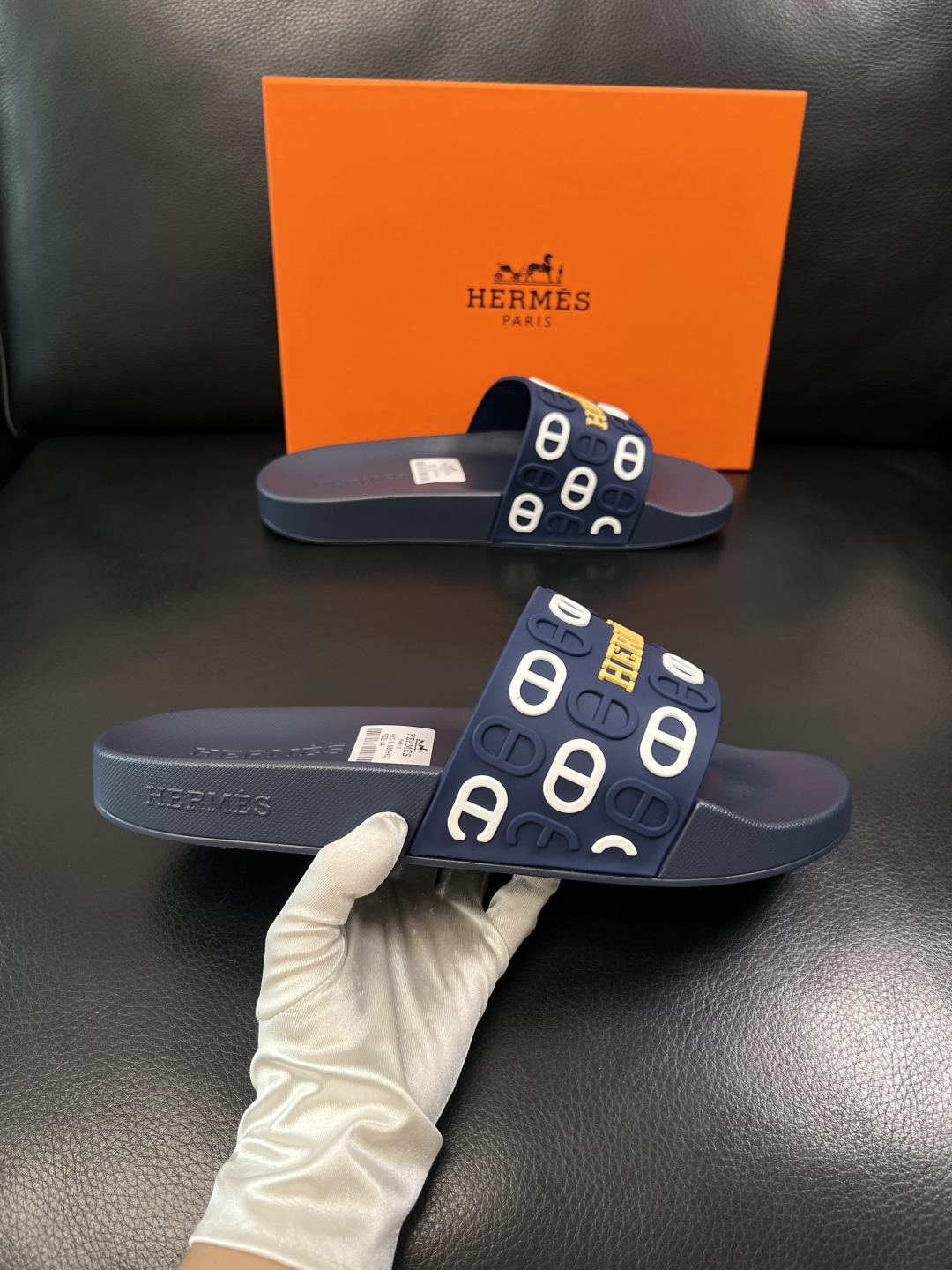 Hermes  高品质  顶级工艺品  爱马仕 拖鞋专柜同步发售原厂配置，意大利进口原版面料，高品质拼接