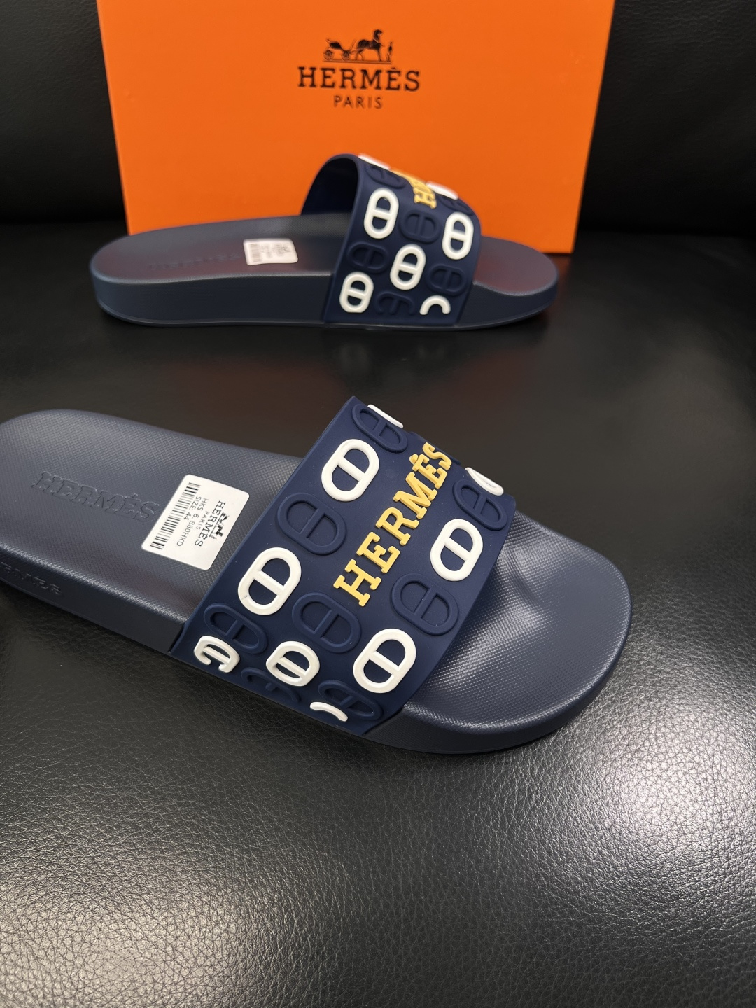 Hermes  高品质  顶级工艺品  爱马仕 拖鞋专柜同步发售原厂配置，意大利进口原版面料，高品质拼接