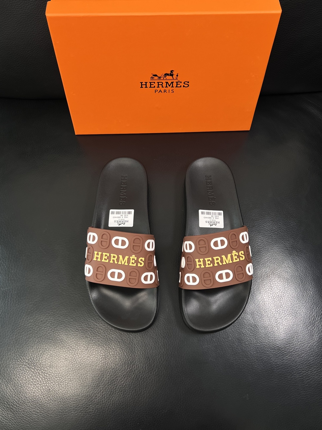 Hermes  高品质  顶级工艺品  爱马仕 拖鞋专柜同步发售原厂配置，意大利进口原版面料，高品质拼接