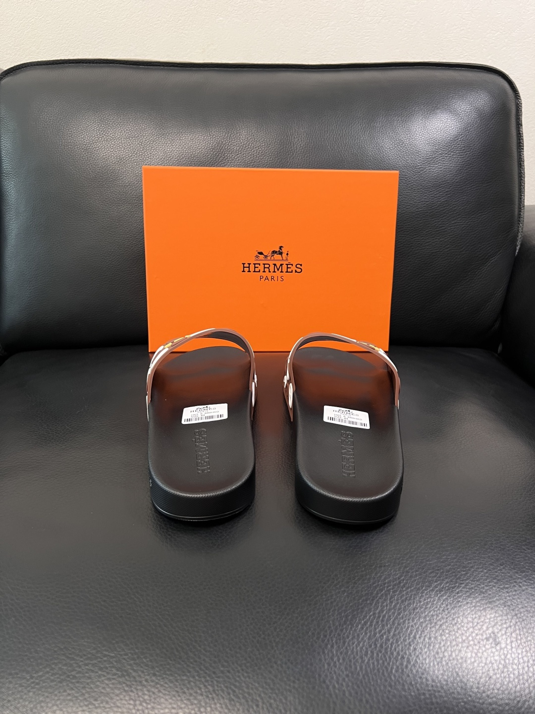 Hermes  高品质  顶级工艺品  爱马仕 拖鞋专柜同步发售原厂配置，意大利进口原版面料，高品质拼接