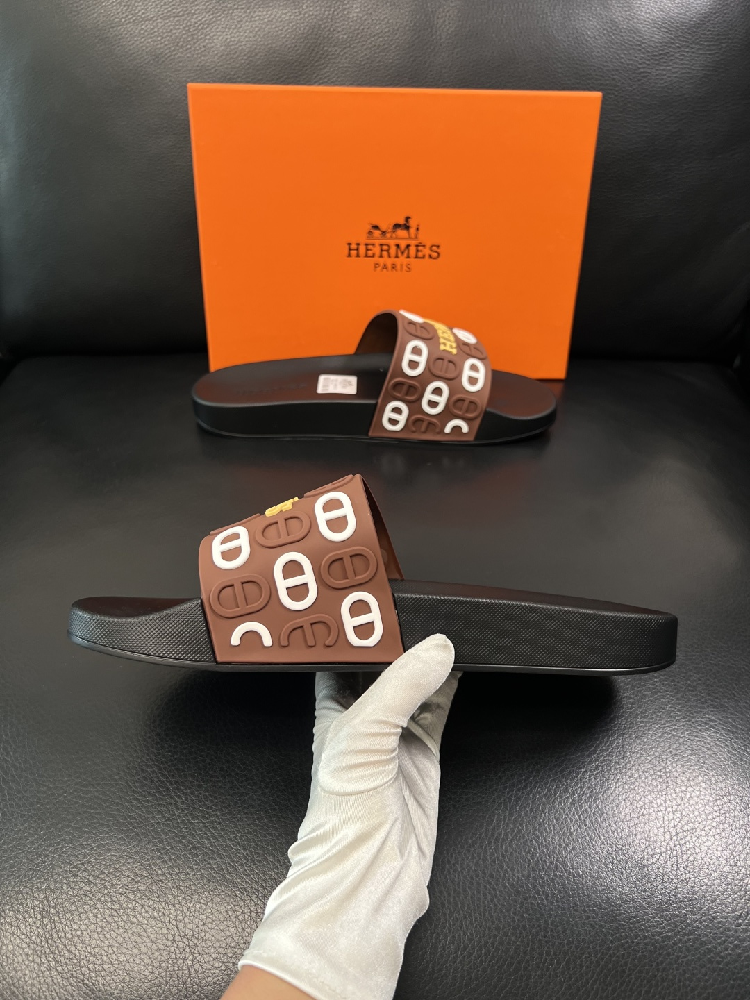 Hermes  高品质  顶级工艺品  爱马仕 拖鞋专柜同步发售原厂配置，意大利进口原版面料，高品质拼接