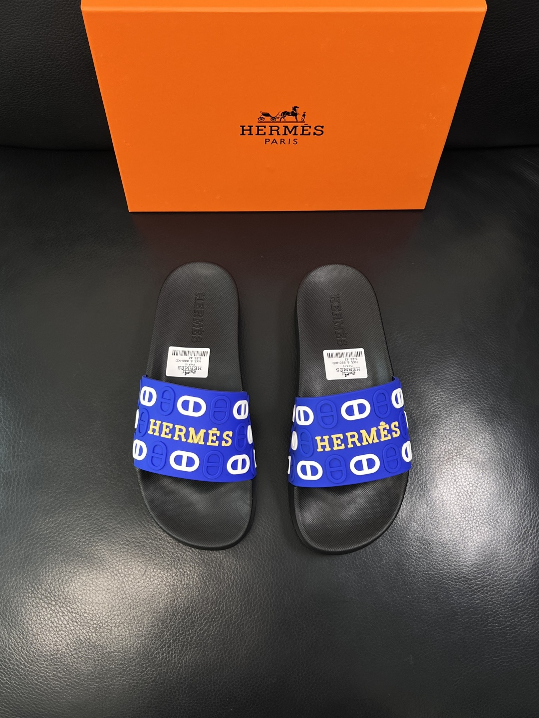 Hermes  高品质  顶级工艺品  爱马仕 拖鞋专柜同步发售原厂配置，意大利进口原版面料，高品质拼接