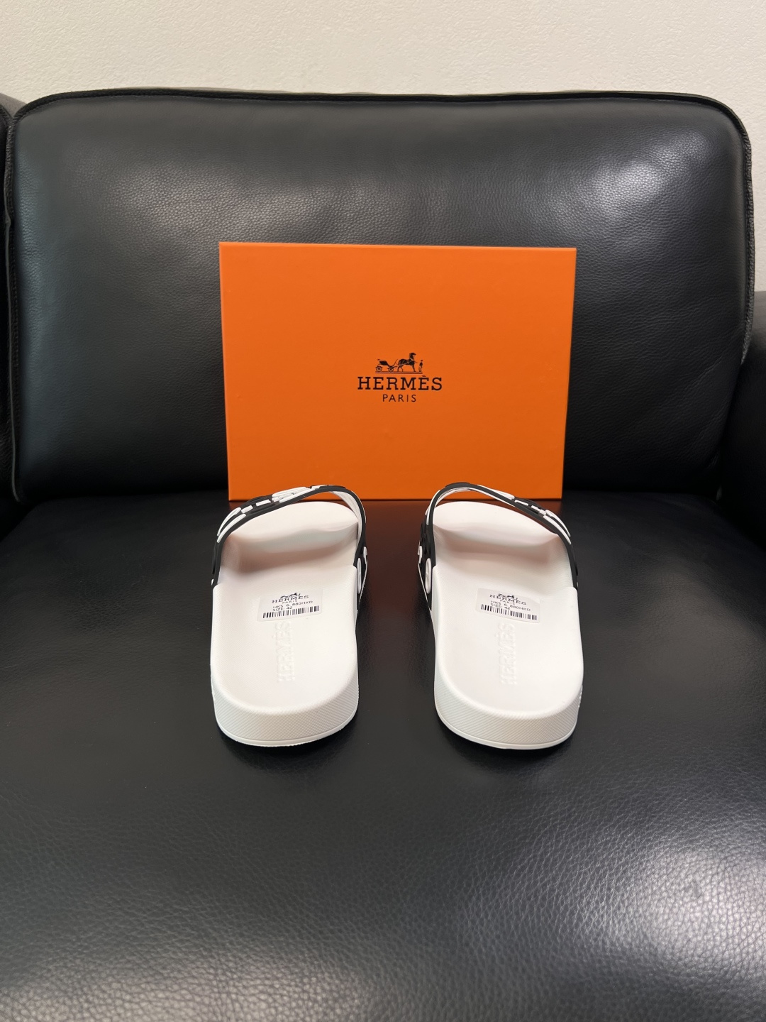 Hermes  高品质  顶级工艺品  爱马仕 拖鞋专柜同步发售原厂配置，意大利进口原版面料，高品质拼接