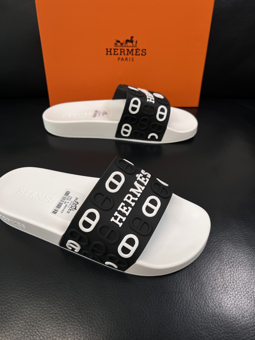 Hermes  高品质  顶级工艺品  爱马仕 拖鞋专柜同步发售原厂配置，意大利进口原版面料，高品质拼接