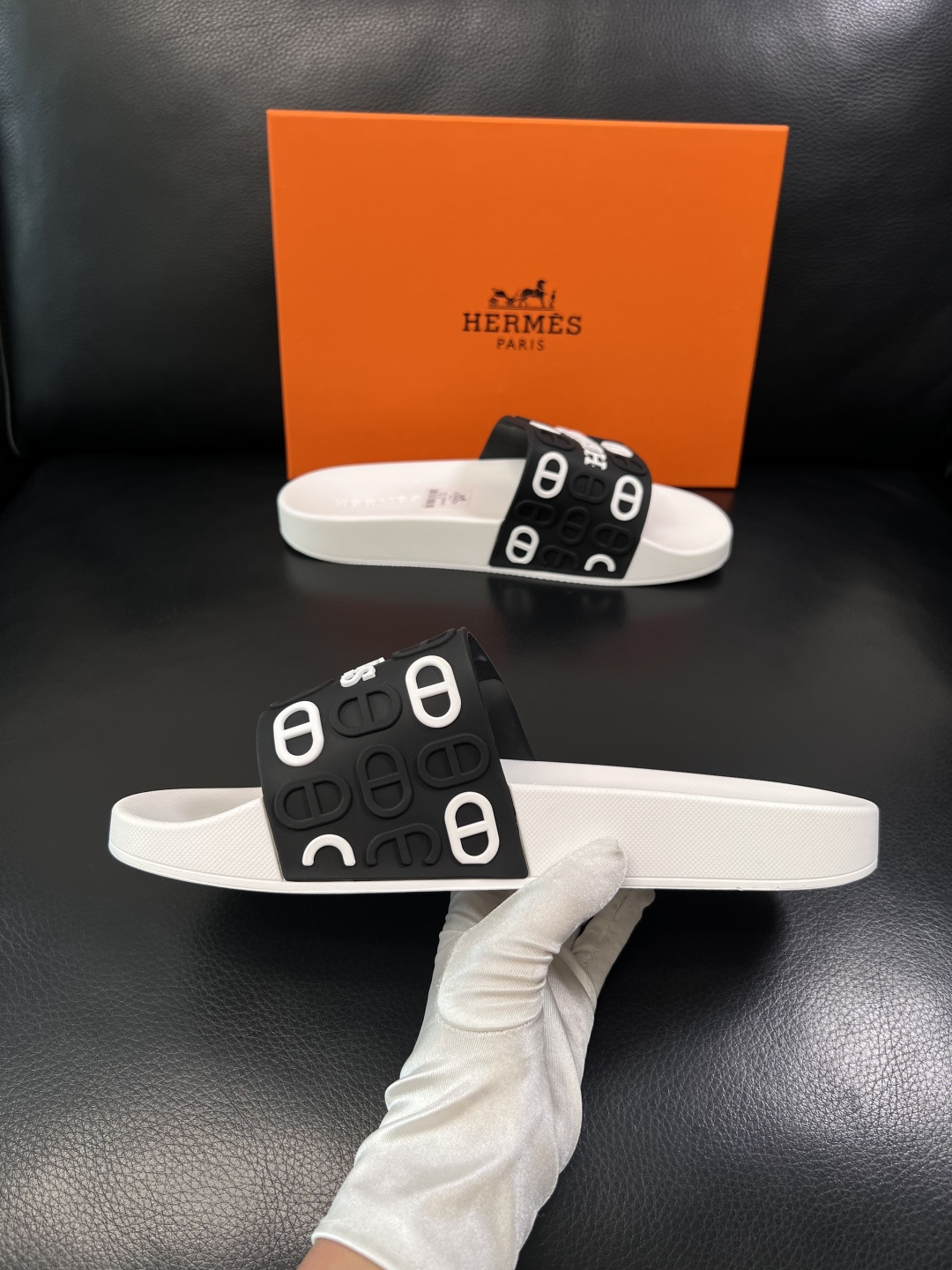 Hermes  高品质  顶级工艺品  爱马仕 拖鞋专柜同步发售原厂配置，意大利进口原版面料，高品质拼接