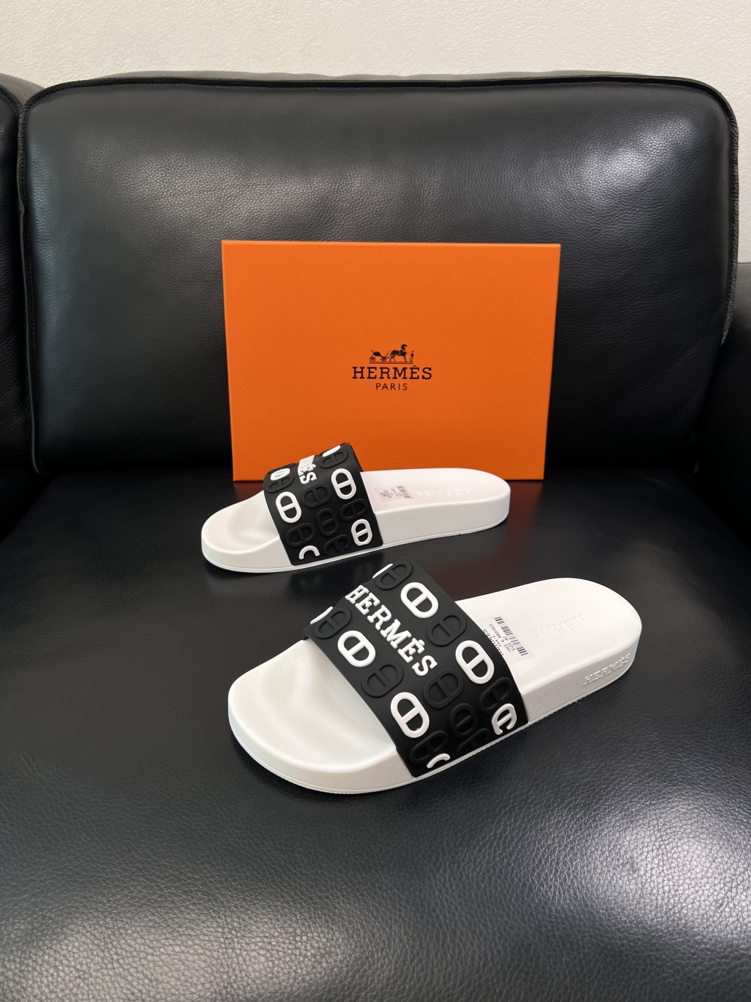 Hermes  高品质  顶级工艺品  爱马仕 拖鞋专柜同步发售原厂配置，意大利进口原版面料，高品质拼接