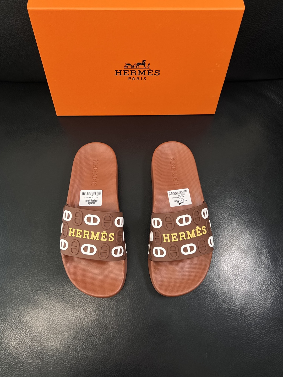 Hermes  高品质  顶级工艺品  爱马仕 拖鞋专柜同步发售原厂配置，意大利进口原版面料，高品质拼接