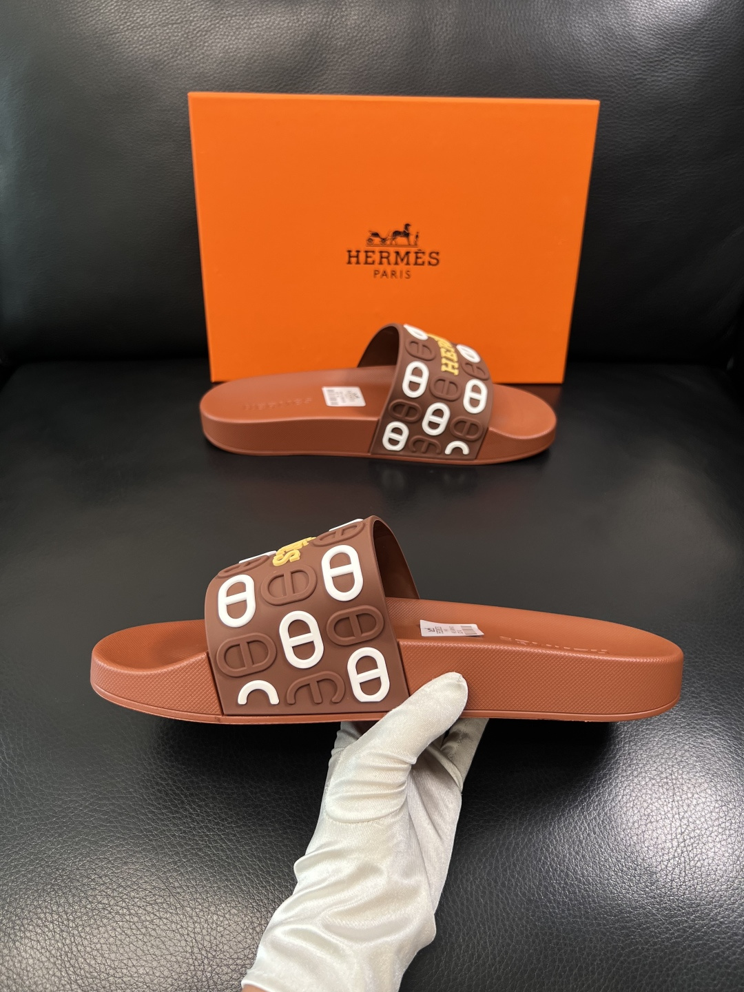 Hermes  高品质  顶级工艺品  爱马仕 拖鞋专柜同步发售原厂配置，意大利进口原版面料，高品质拼接