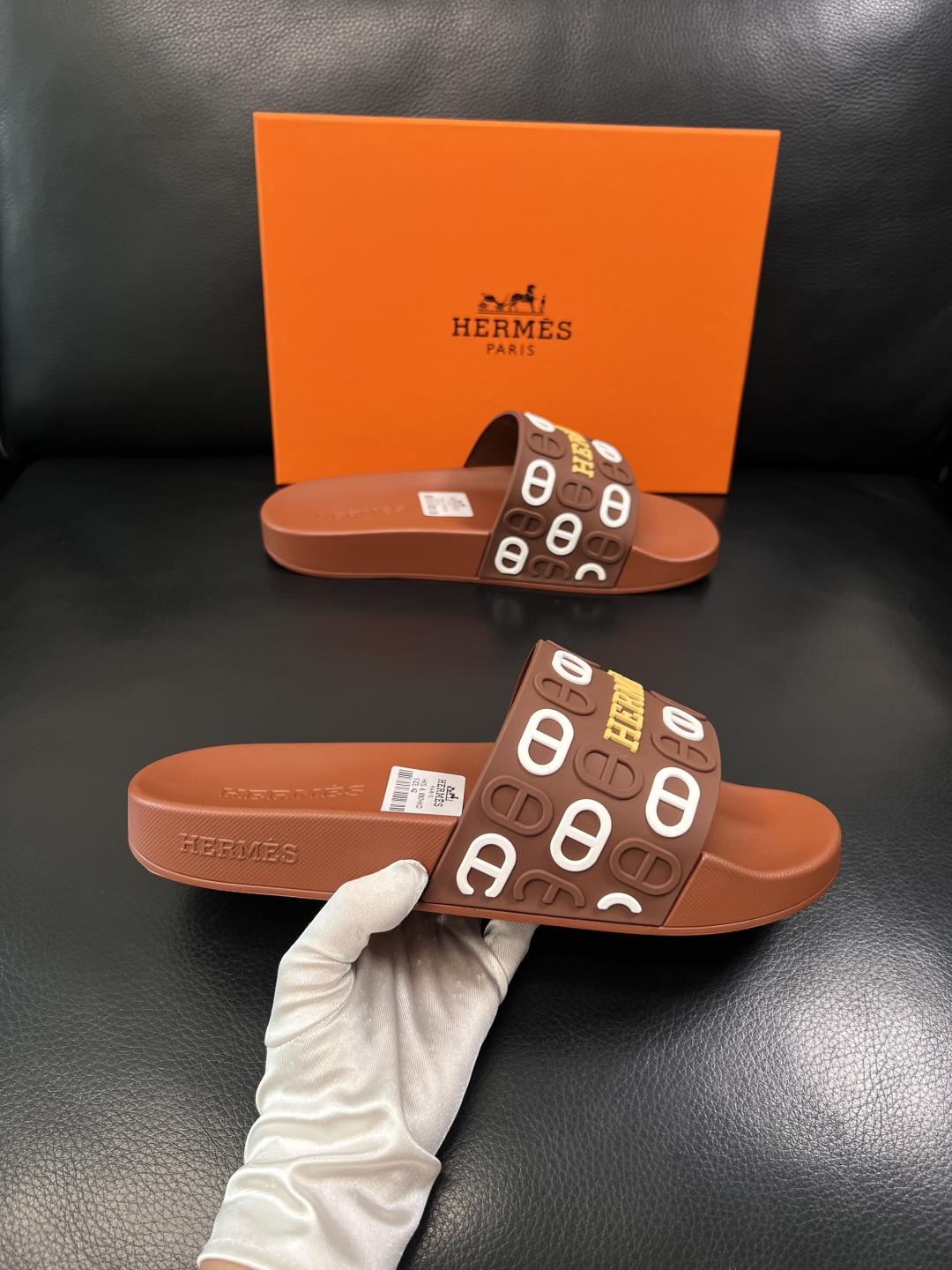 Hermes  高品质  顶级工艺品  爱马仕 拖鞋专柜同步发售原厂配置，意大利进口原版面料，高品质拼接