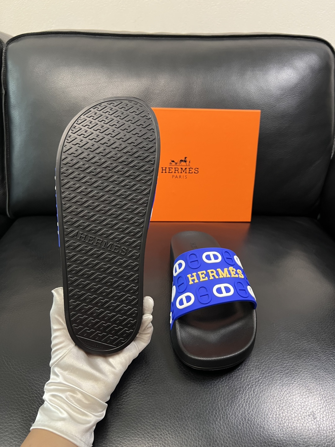 Hermes  高品质  顶级工艺品  爱马仕 拖鞋专柜同步发售原厂配置，意大利进口原版面料，高品质拼接