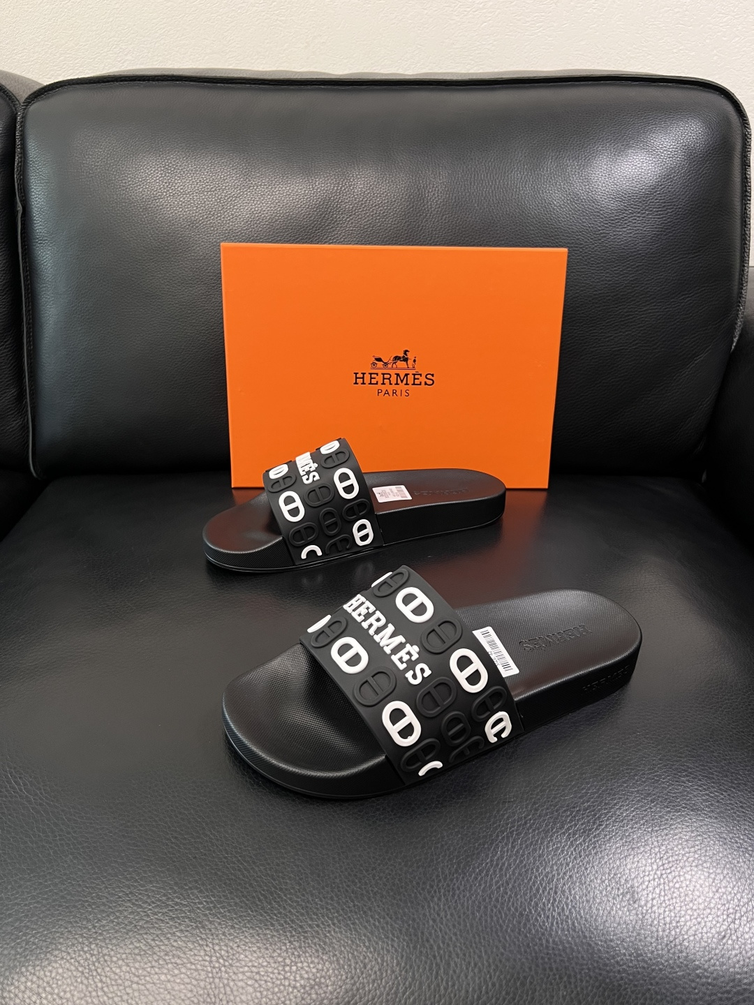 Hermes  高品质  顶级工艺品  爱马仕 拖鞋专柜同步发售原厂配置，意大利进口原版面料，高品质拼接