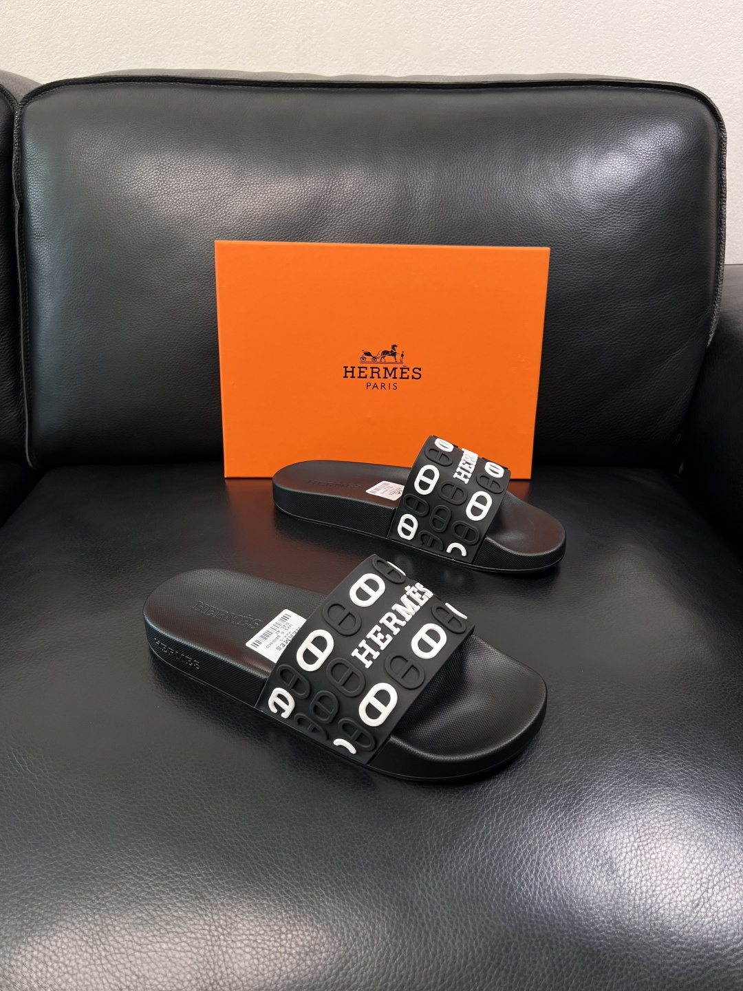 Hermes  高品质  顶级工艺品  爱马仕 拖鞋专柜同步发售原厂配置，意大利进口原版面料，高品质拼接
