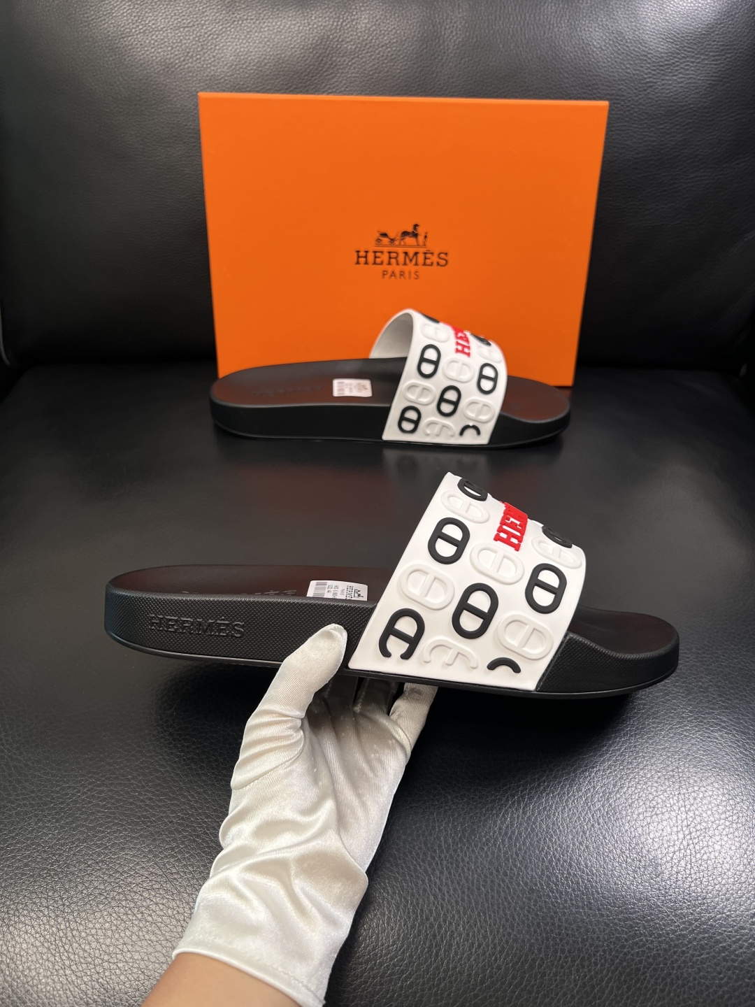 Hermes  高品质  顶级工艺品  爱马仕 拖鞋专柜同步发售原厂配置，意大利进口原版面料，高品质拼接