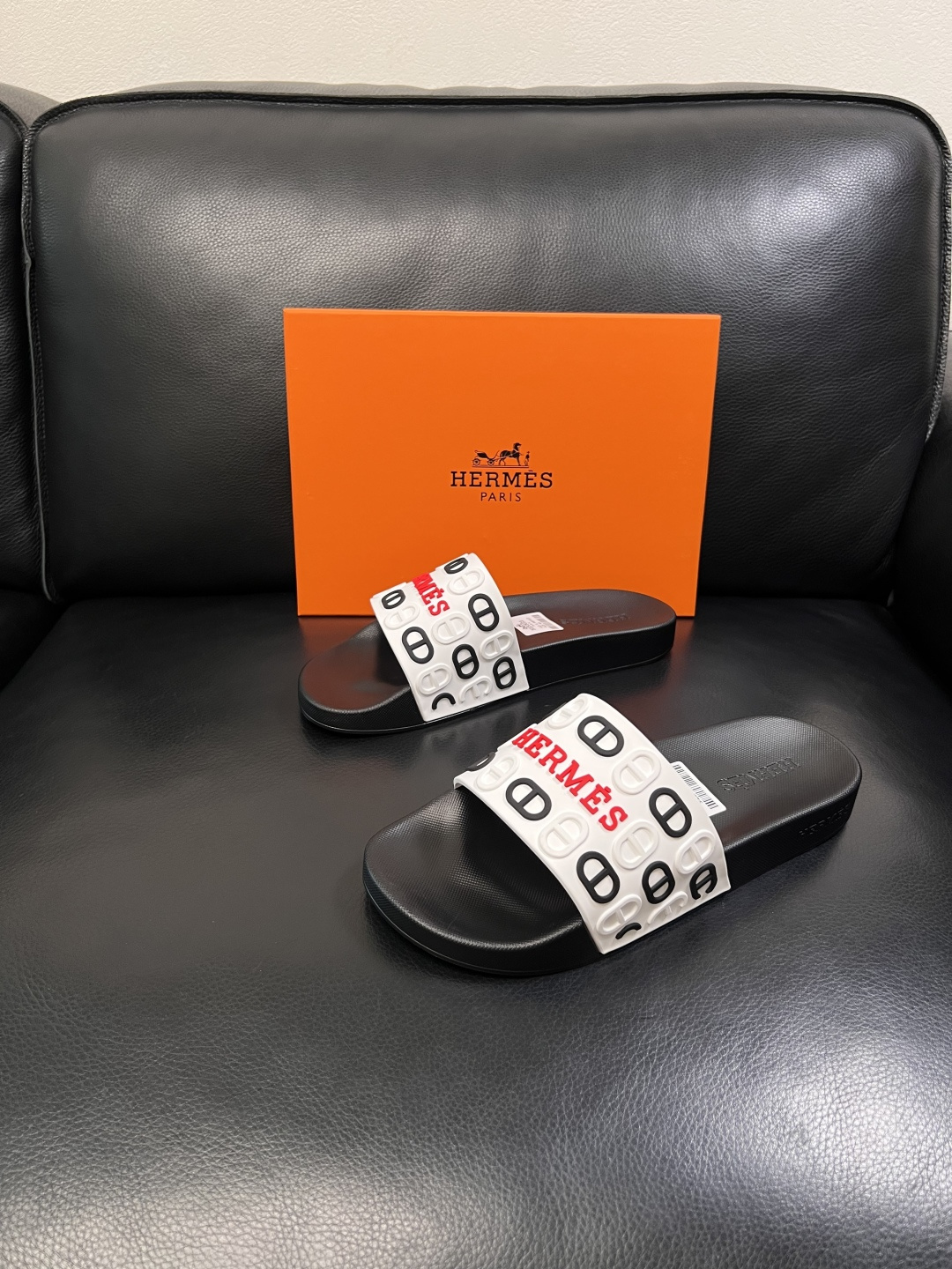 Hermes  高品质  顶级工艺品  爱马仕 拖鞋专柜同步发售原厂配置，意大利进口原版面料，高品质拼接
