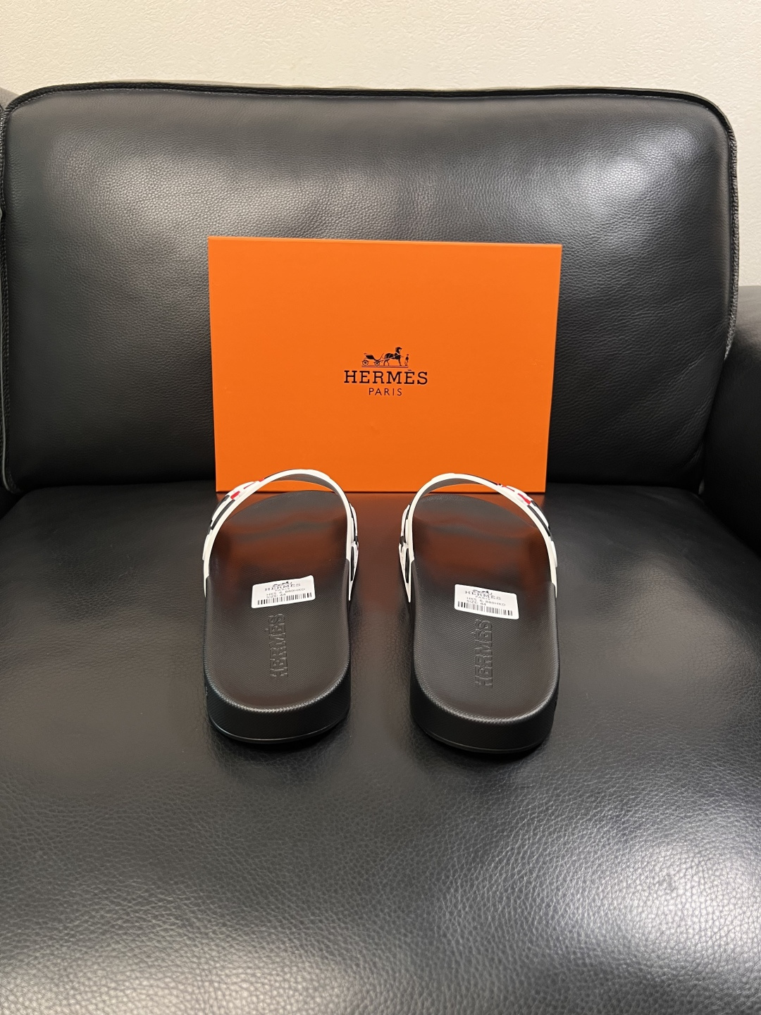 Hermes  高品质  顶级工艺品  爱马仕 拖鞋专柜同步发售原厂配置，意大利进口原版面料，高品质拼接