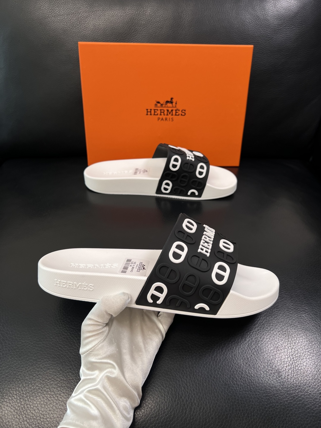 Hermes  高品质  顶级工艺品  爱马仕 拖鞋专柜同步发售原厂配置，意大利进口原版面料，高品质拼接