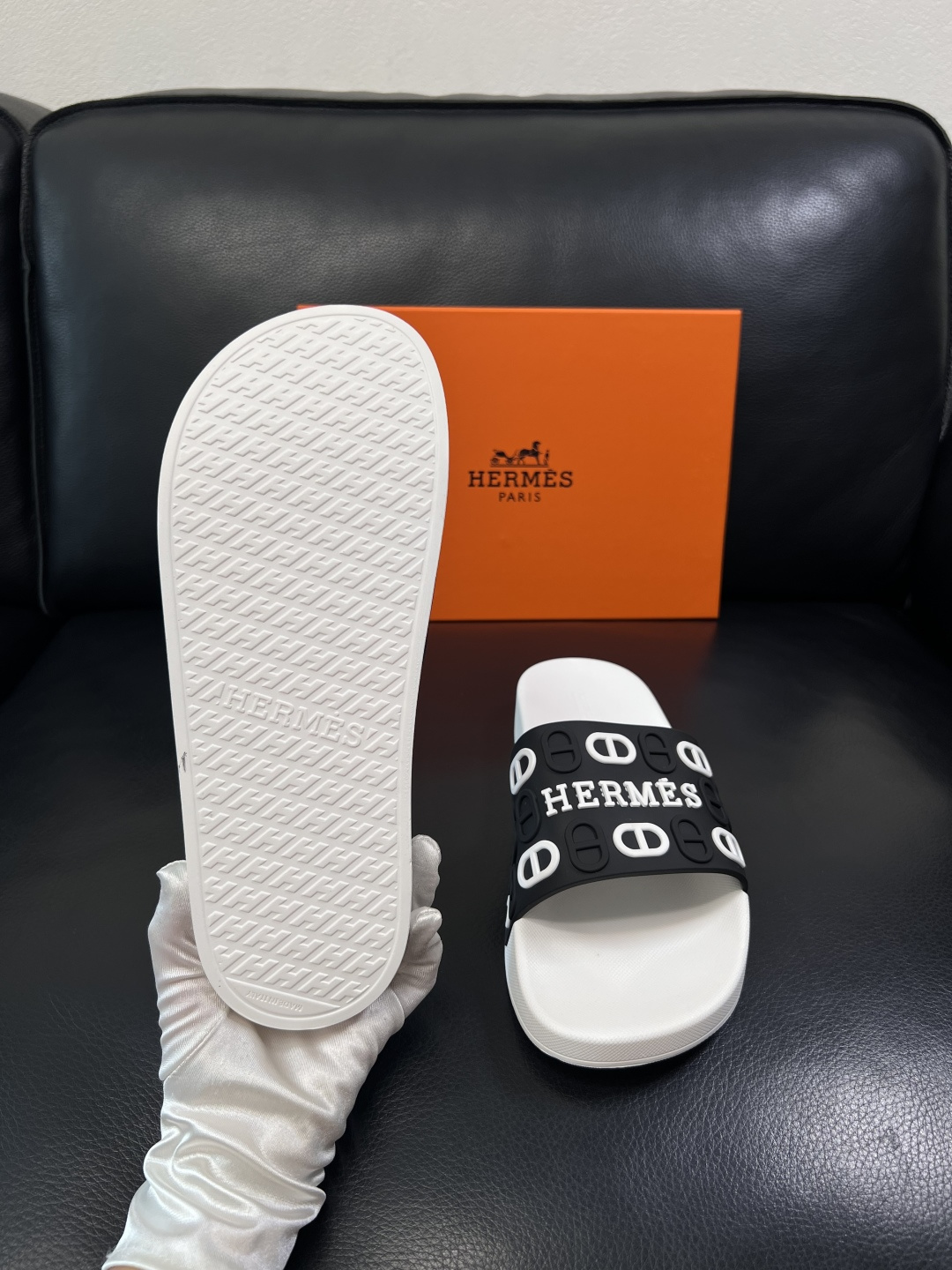 Hermes  高品质  顶级工艺品  爱马仕 拖鞋专柜同步发售原厂配置，意大利进口原版面料，高品质拼接