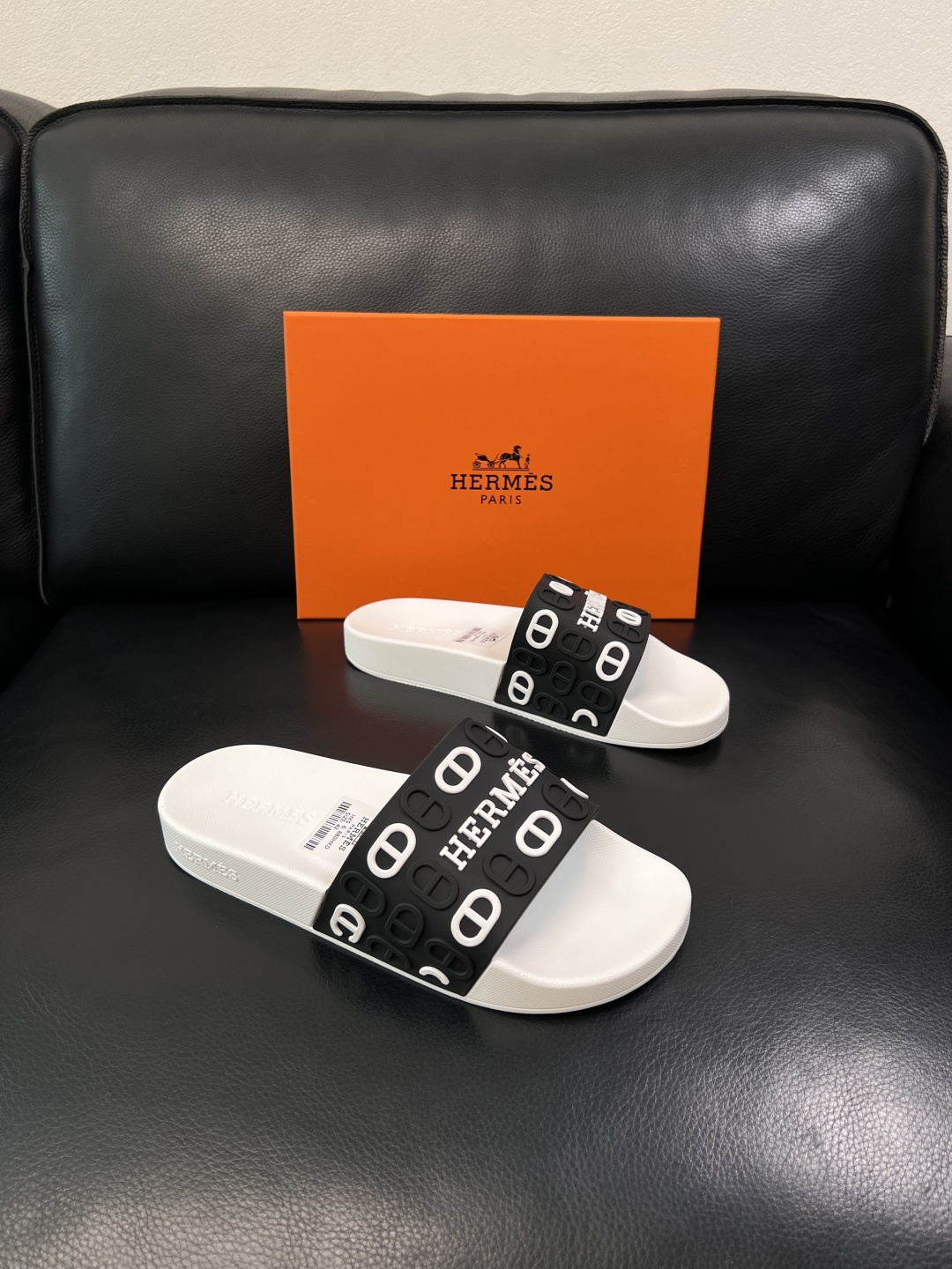 Hermes  高品质  顶级工艺品  爱马仕 拖鞋专柜同步发售原厂配置，意大利进口原版面料，高品质拼接