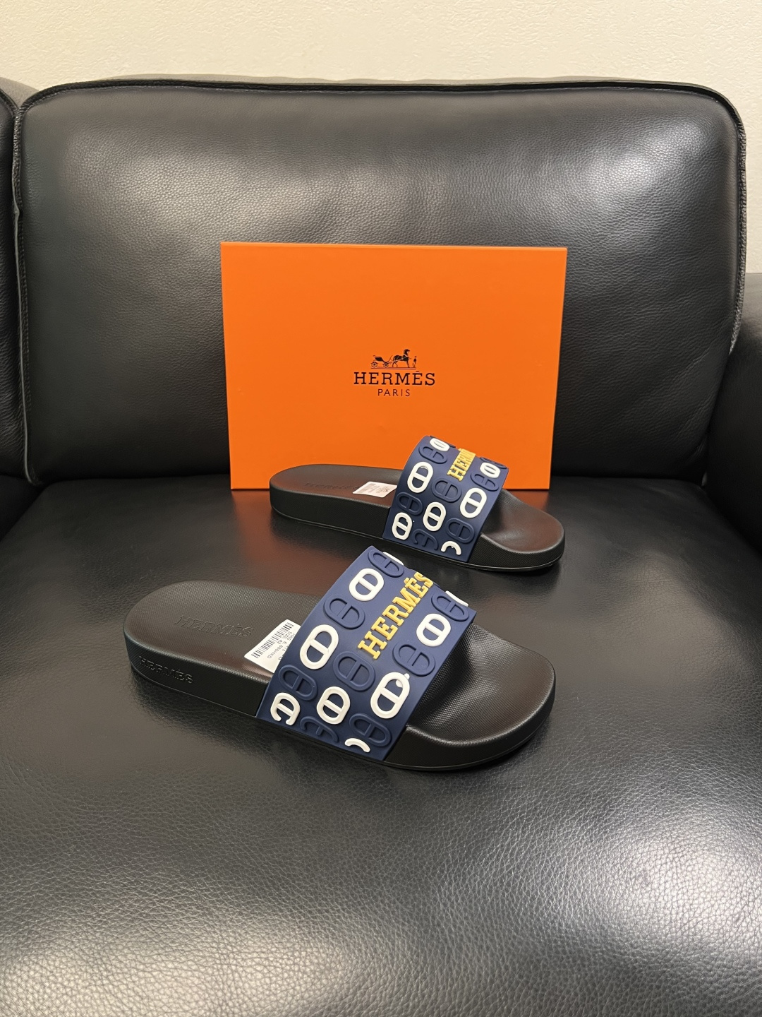 Hermes  高品质  顶级工艺品  爱马仕 拖鞋专柜同步发售原厂配置，意大利进口原版面料，高品质拼接