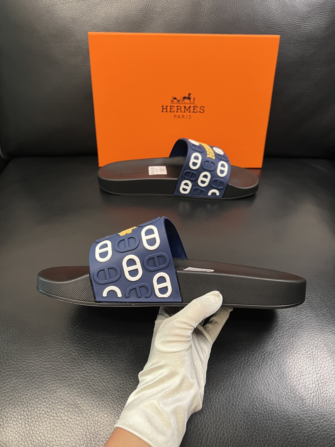 Hermes  高品质  顶级工艺品  爱马仕 拖鞋专柜同步发售原厂配置，意大利进口原版面料，高品质拼接