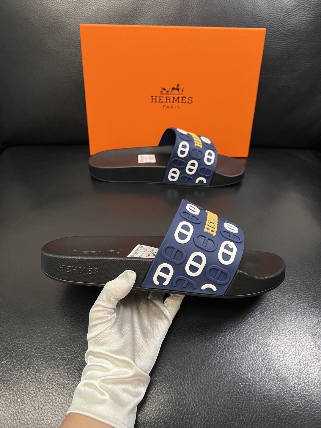 Hermes  高品质  顶级工艺品  爱马仕 拖鞋专柜同步发售原厂配置，意大利进口原版面料，高品质拼接