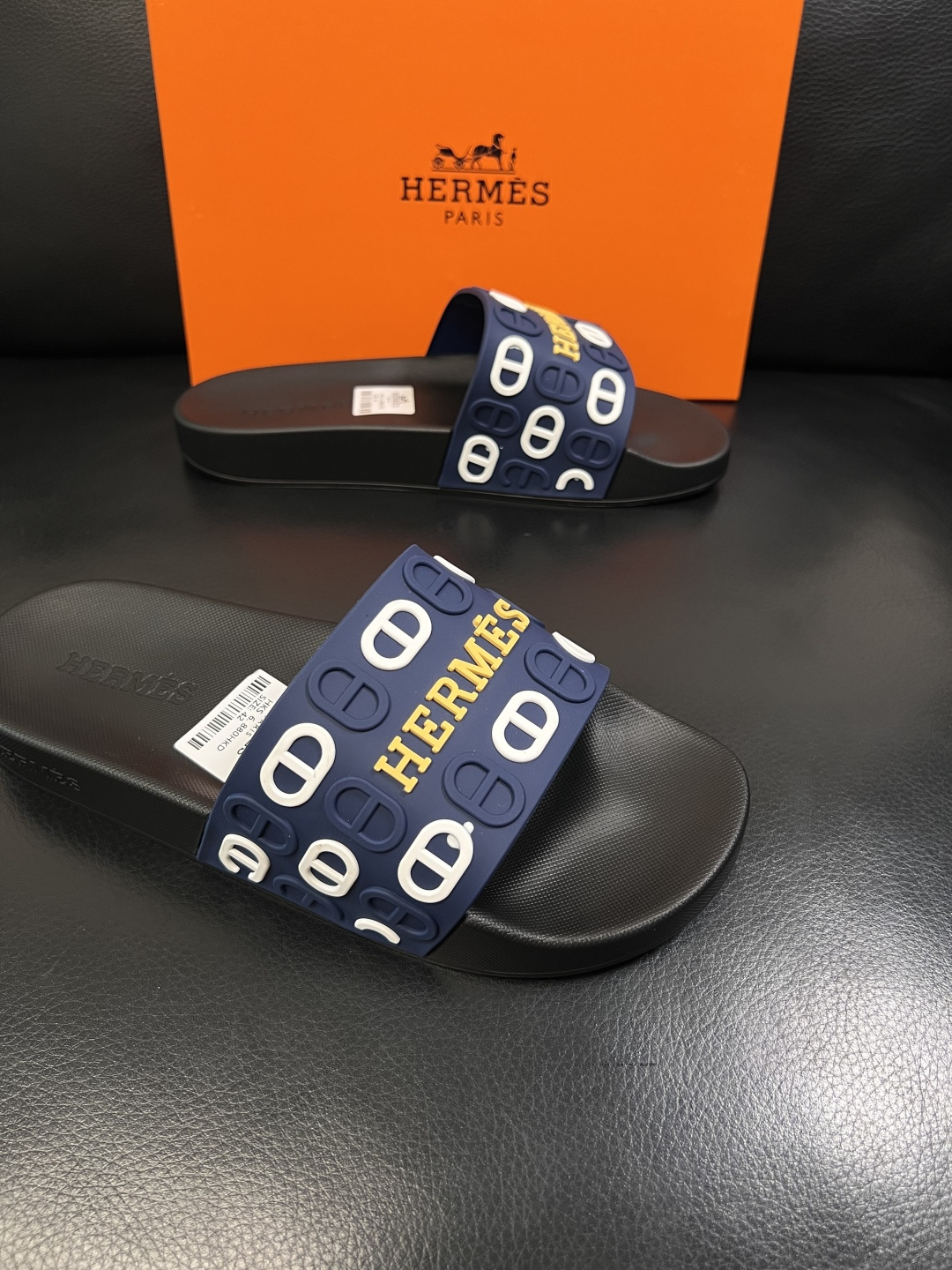 Hermes  高品质  顶级工艺品  爱马仕 拖鞋专柜同步发售原厂配置，意大利进口原版面料，高品质拼接