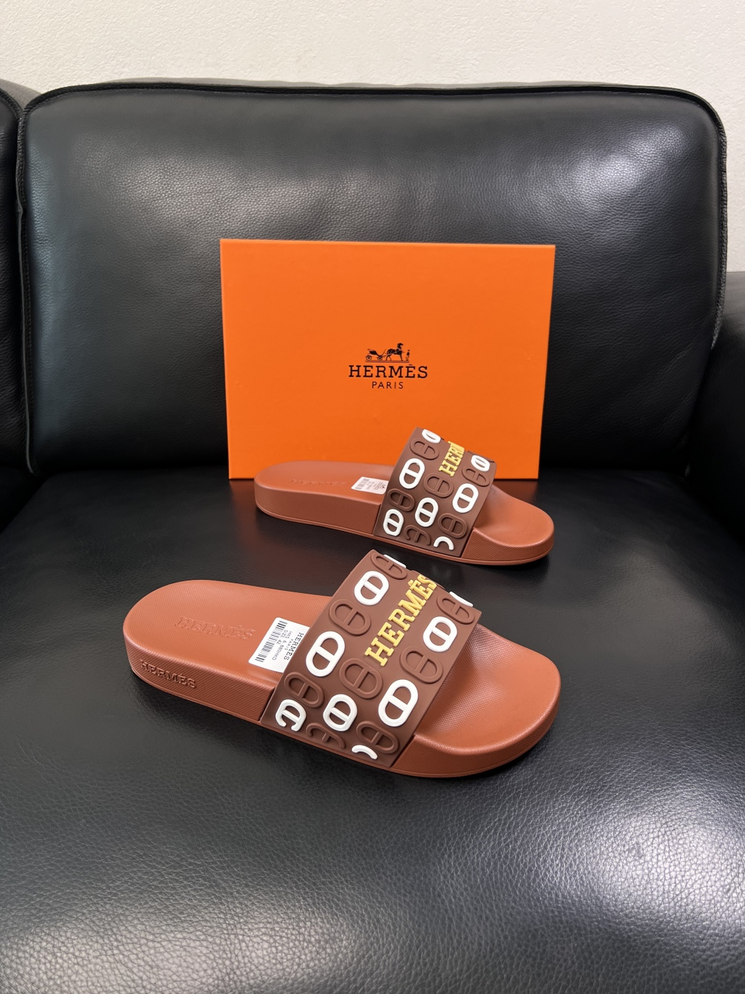 Hermes  高品质  顶级工艺品  爱马仕 拖鞋专柜同步发售原厂配置，意大利进口原版面料，高品质拼接