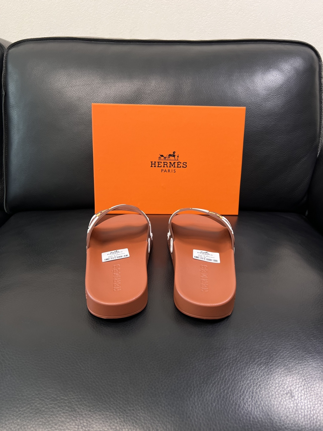Hermes  高品质  顶级工艺品  爱马仕 拖鞋专柜同步发售原厂配置，意大利进口原版面料，高品质拼接