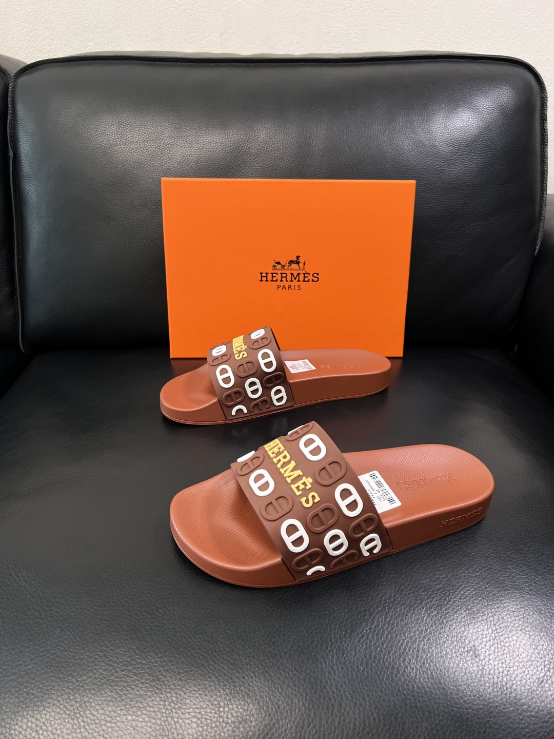 Hermes  高品质  顶级工艺品  爱马仕 拖鞋专柜同步发售原厂配置，意大利进口原版面料，高品质拼接