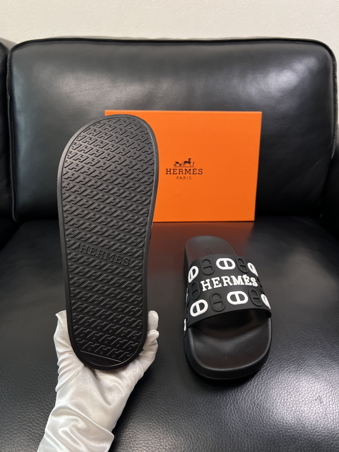 Hermes  高品质  顶级工艺品  爱马仕 拖鞋专柜同步发售原厂配置，意大利进口原版面料，高品质拼接