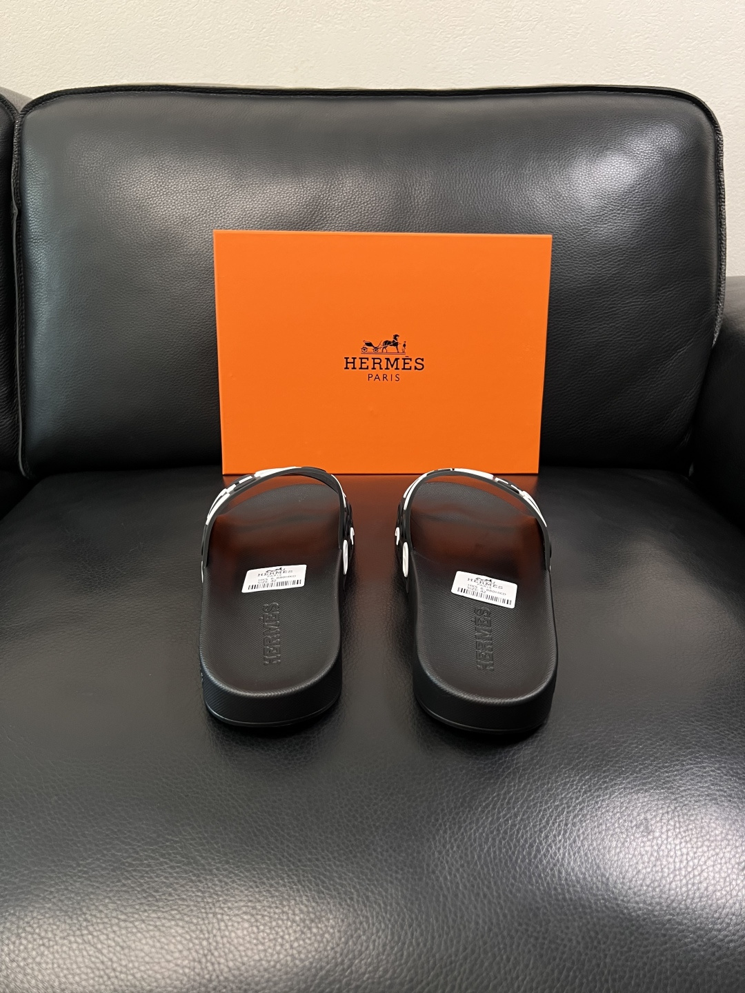 Hermes  高品质  顶级工艺品  爱马仕 拖鞋专柜同步发售原厂配置，意大利进口原版面料，高品质拼接