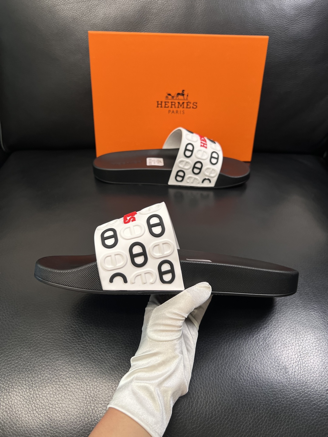 Hermes  高品质  顶级工艺品  爱马仕 拖鞋专柜同步发售原厂配置，意大利进口原版面料，高品质拼接