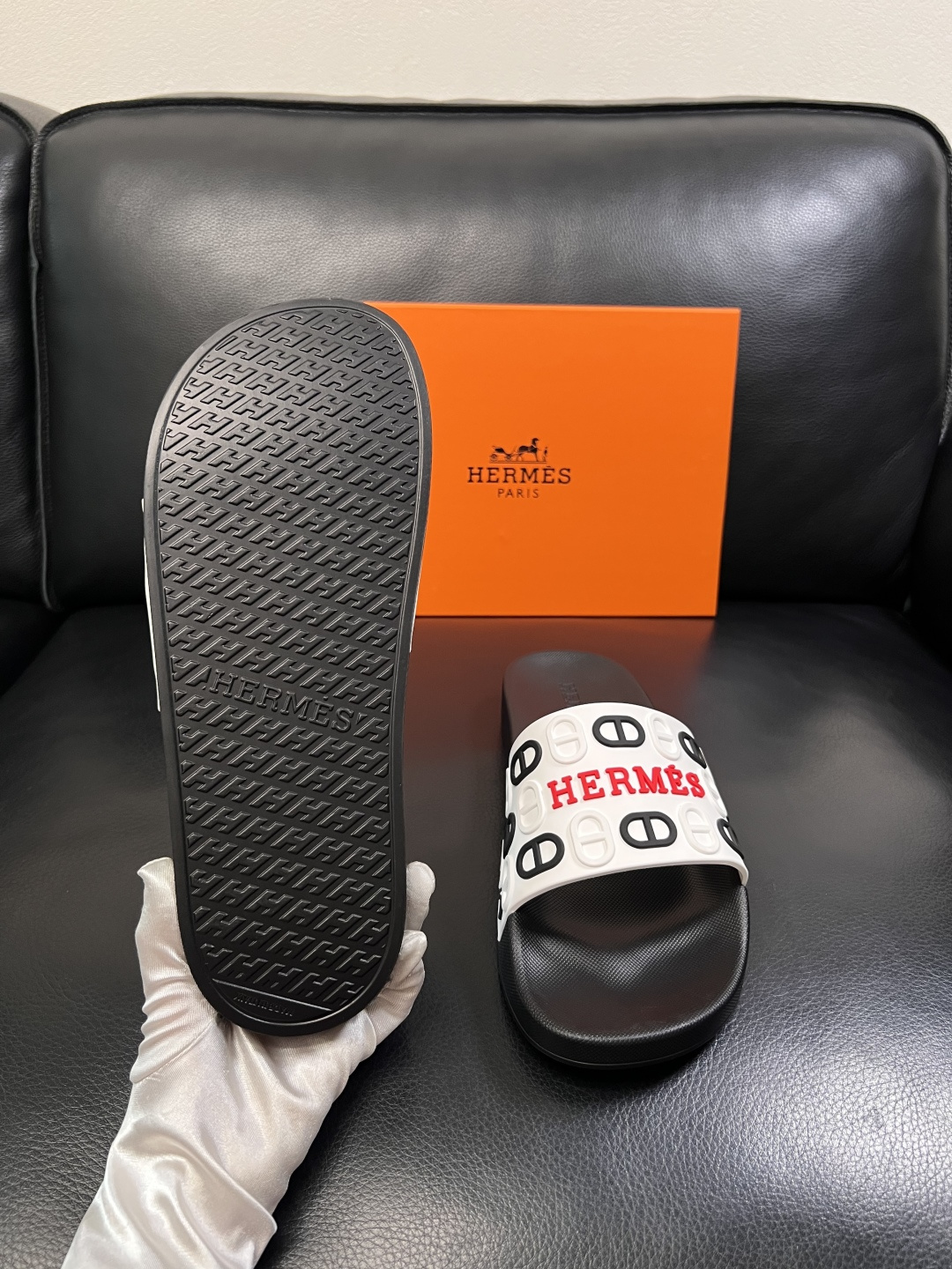 Hermes  高品质  顶级工艺品  爱马仕 拖鞋专柜同步发售原厂配置，意大利进口原版面料，高品质拼接