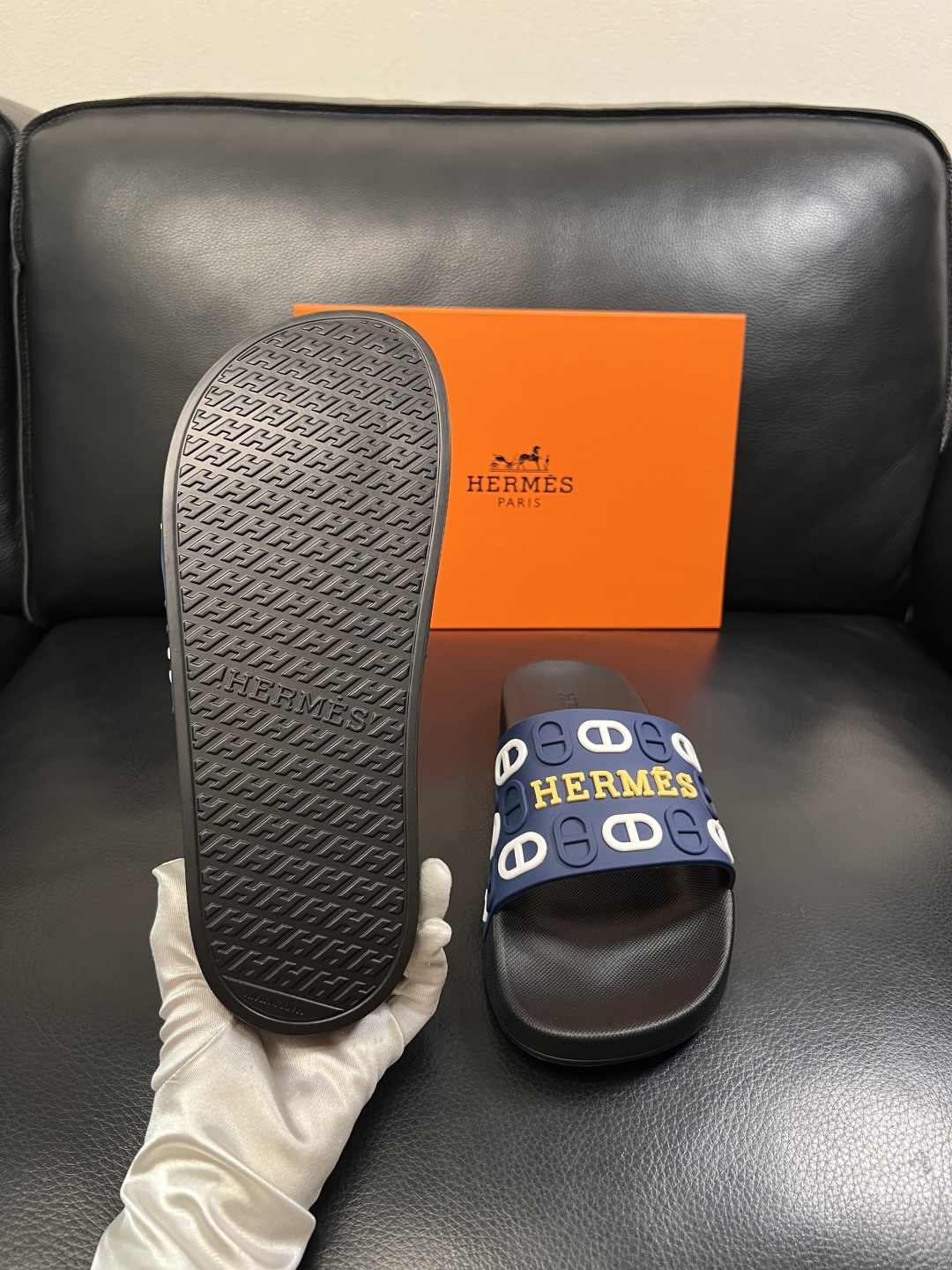 Hermes  高品质  顶级工艺品  爱马仕 拖鞋专柜同步发售原厂配置，意大利进口原版面料，高品质拼接