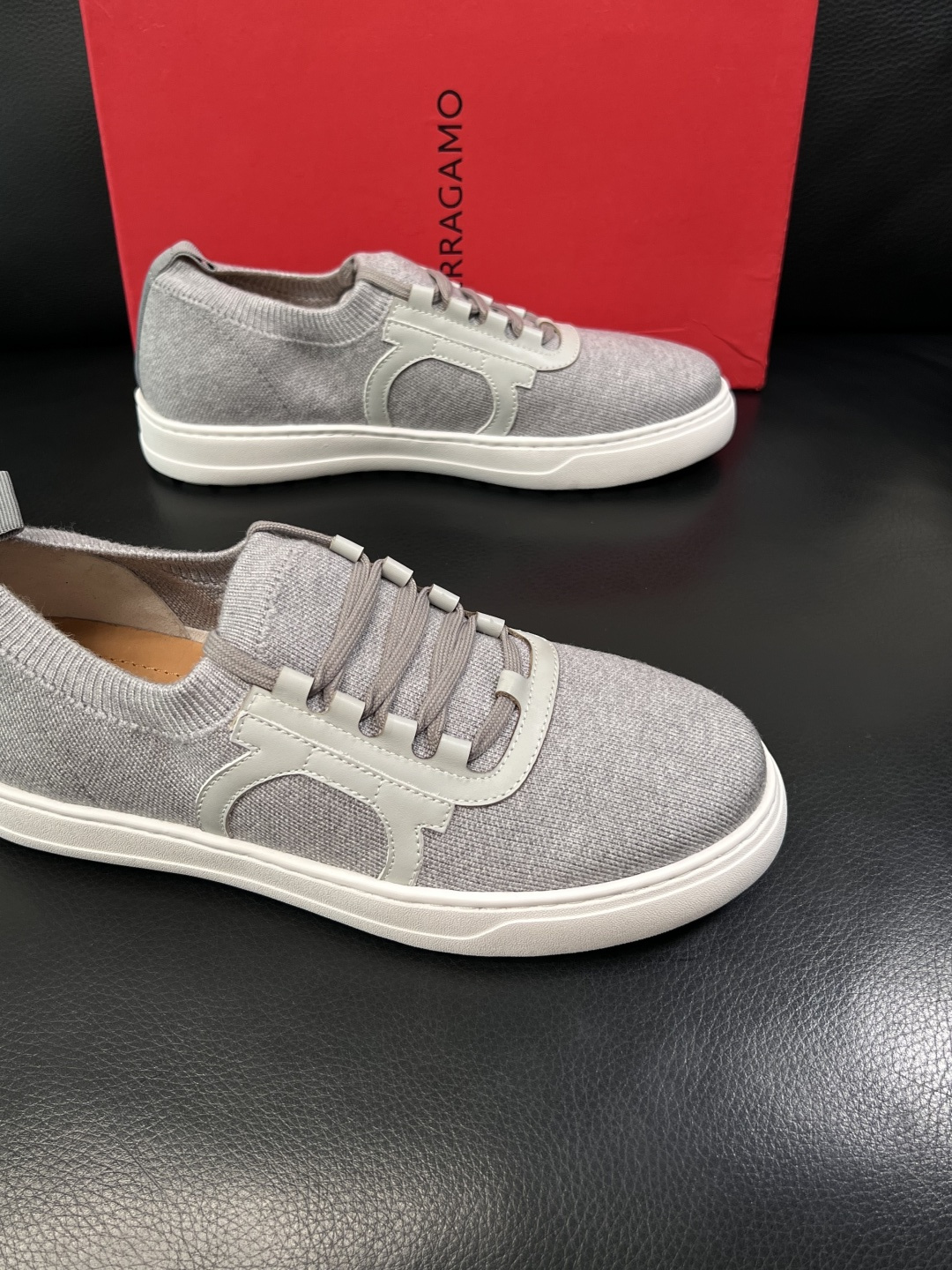 ⚠️只换码不退⚠️    Ferragamo  高品质   顶级工艺品  菲拉格慕  专柜新品同步，鞋面