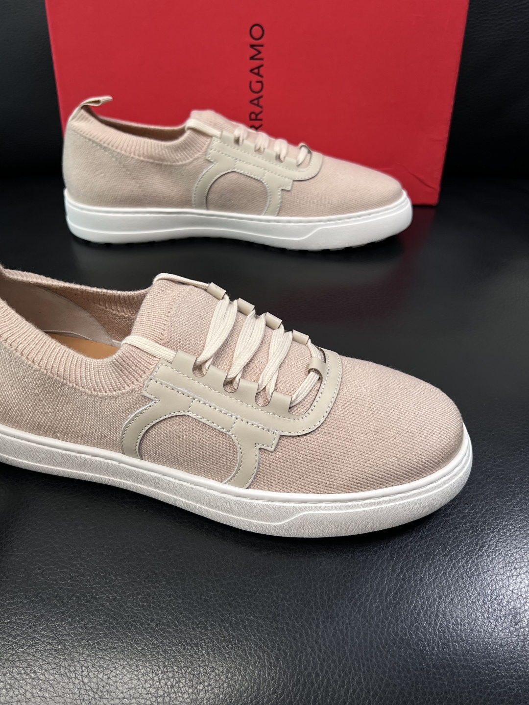 ⚠️只换码不退⚠️    Ferragamo  高品质   顶级工艺品  菲拉格慕  专柜新品同步，鞋面