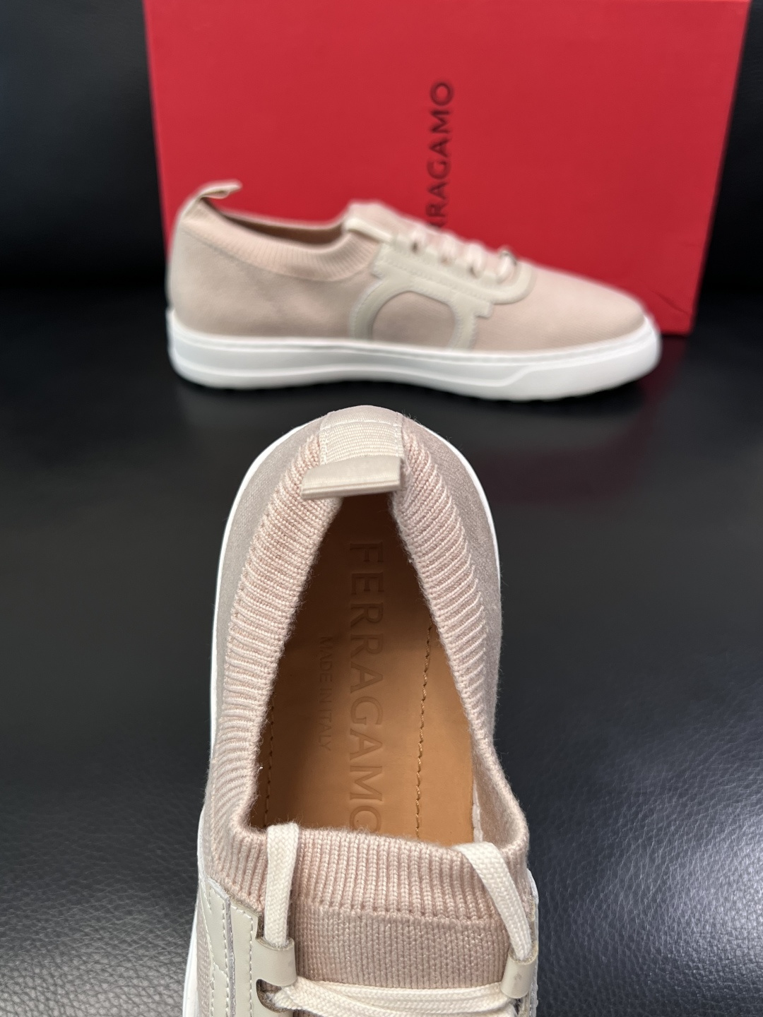 ⚠️只换码不退⚠️    Ferragamo  高品质   顶级工艺品  菲拉格慕  专柜新品同步，鞋面