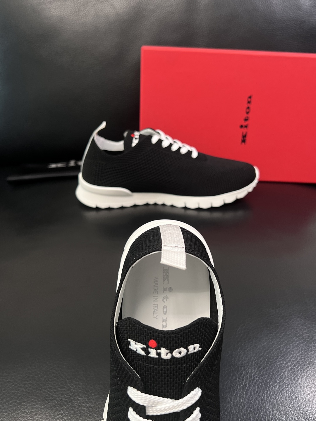 kiton  高品质   顶级工艺品  专柜新品同步，鞋面意大利进口飞织面料，进口水染牛皮内里垫，鞋底：