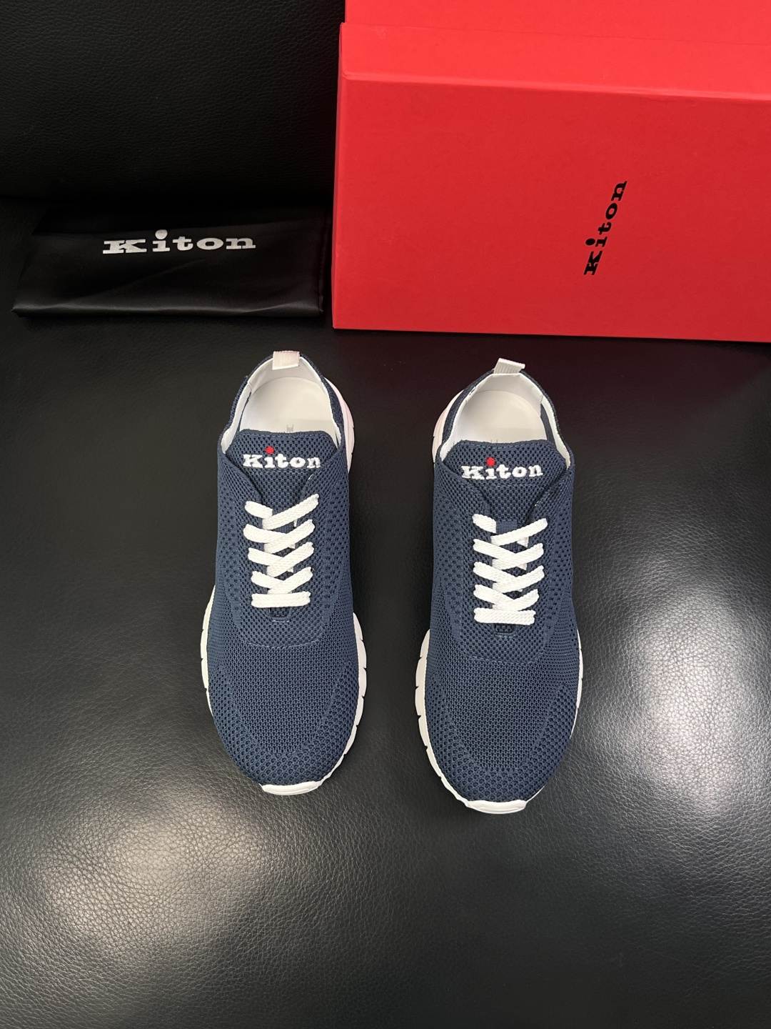 kiton  高品质   顶级工艺品  专柜新品同步，鞋面意大利进口飞织面料，进口水染牛皮内里垫，鞋底：