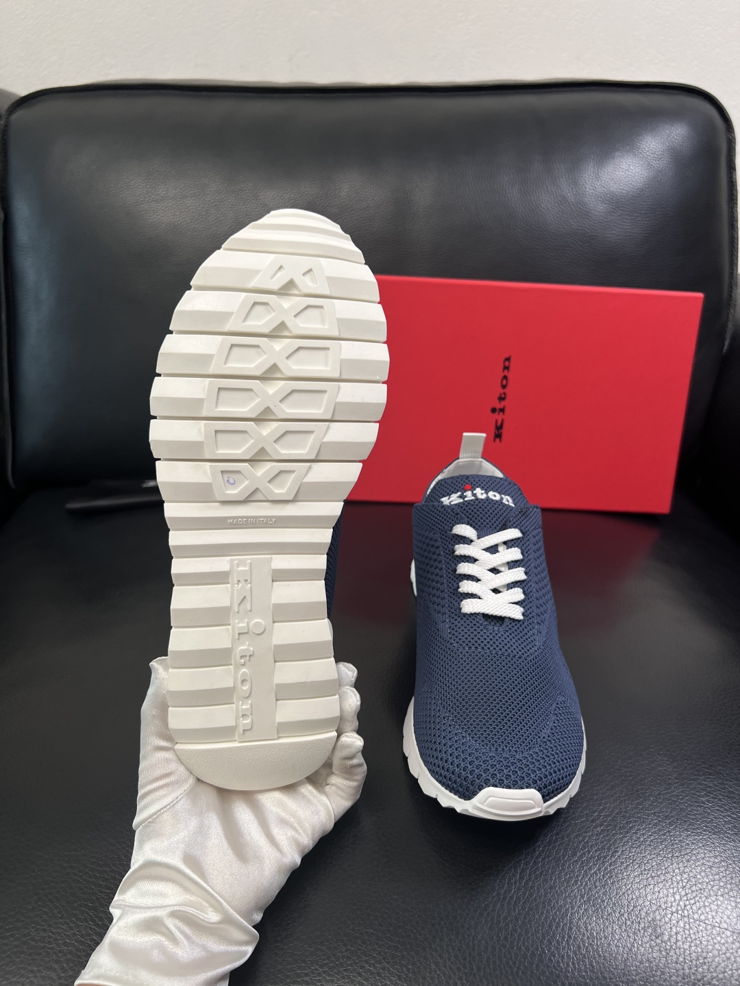 kiton  高品质   顶级工艺品  专柜新品同步，鞋面意大利进口飞织面料，进口水染牛皮内里垫，鞋底：