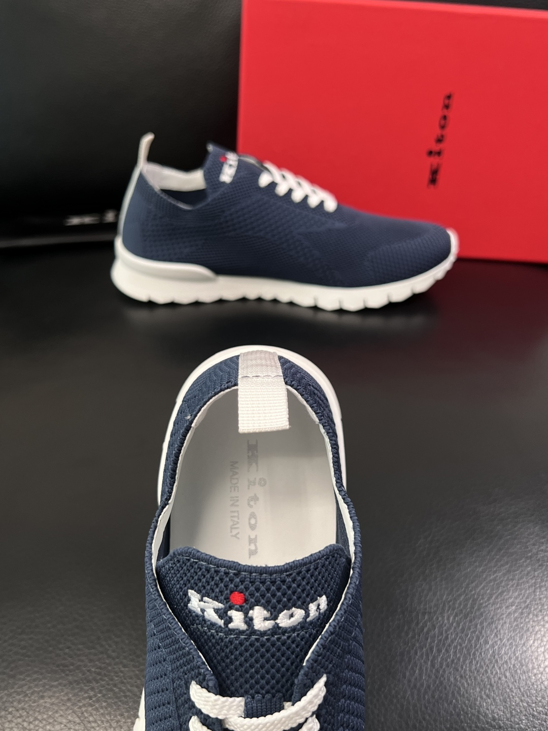 kiton  高品质   顶级工艺品  专柜新品同步，鞋面意大利进口飞织面料，进口水染牛皮内里垫，鞋底：