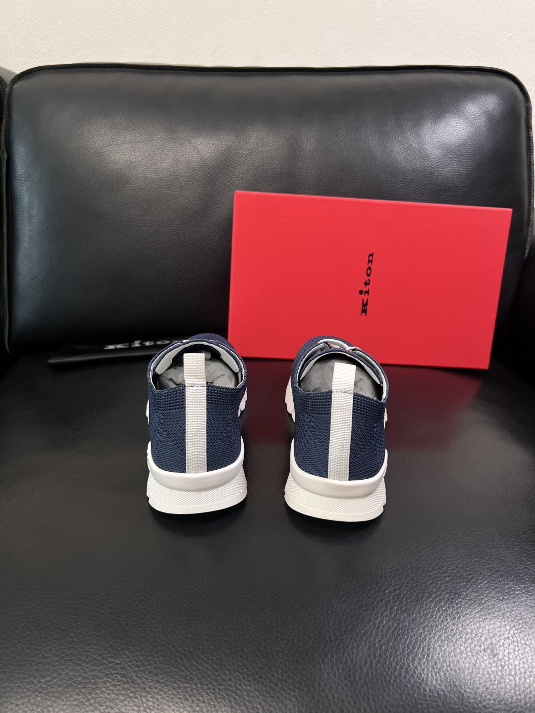 kiton  高品质   顶级工艺品  专柜新品同步，鞋面意大利进口飞织面料，进口水染牛皮内里垫，鞋底：