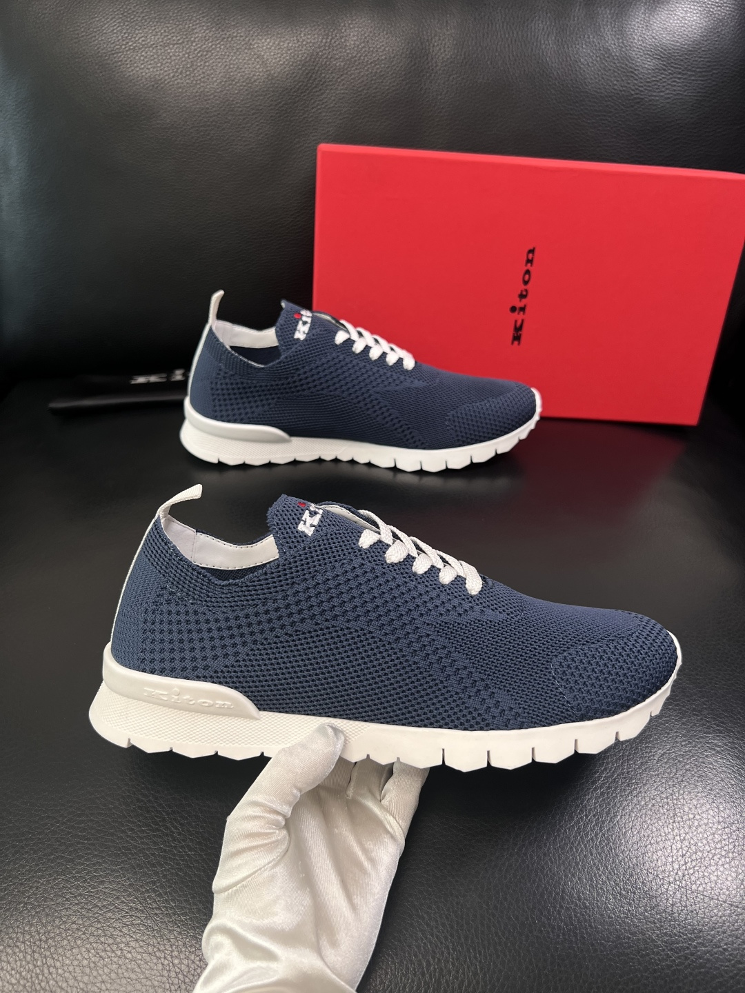 kiton  高品质   顶级工艺品  专柜新品同步，鞋面意大利进口飞织面料，进口水染牛皮内里垫，鞋底：